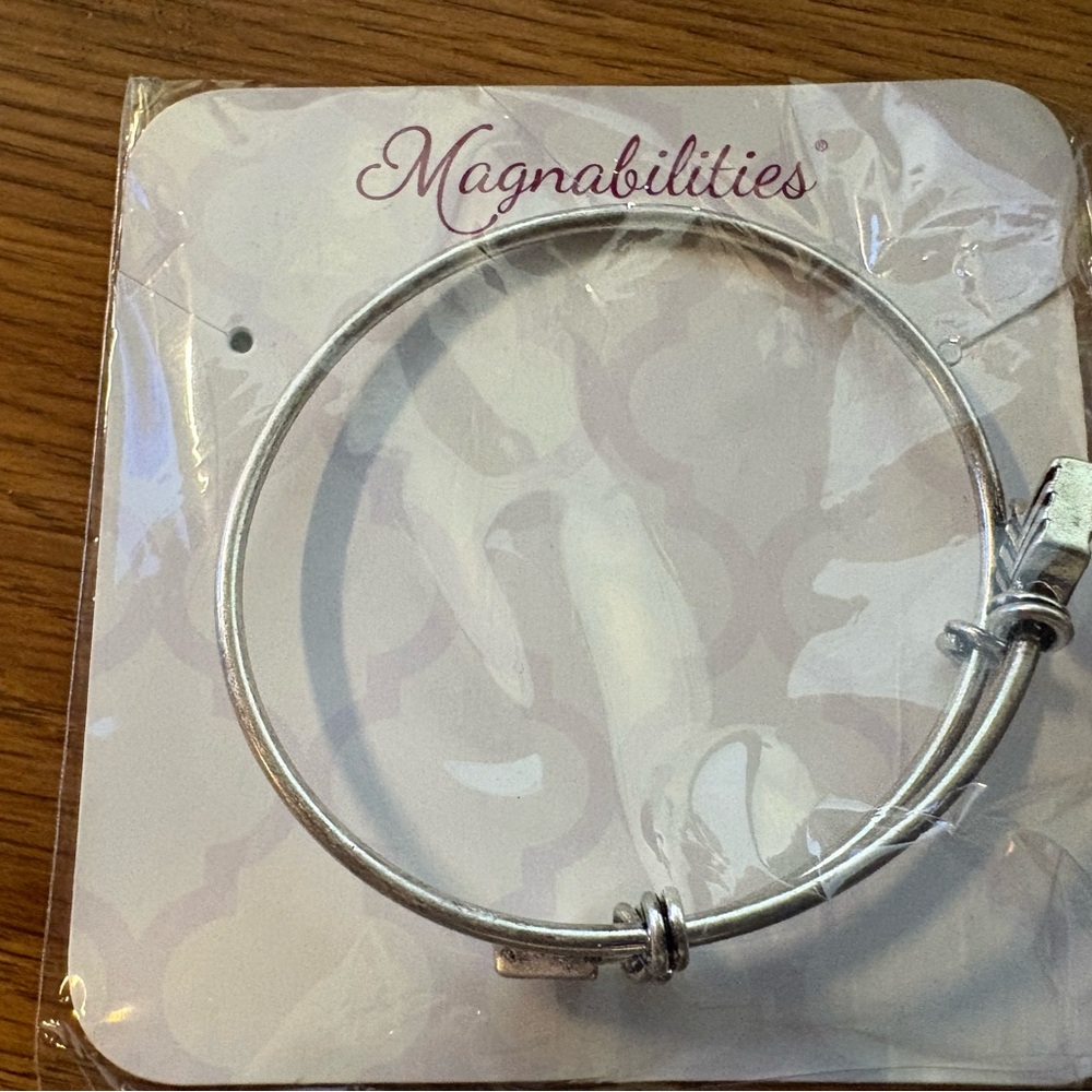 Magnabilities Silver Tone Arrow Charm Bangle Bracelet